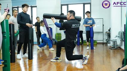 学健身教练要多少钱（健身教练培训多少钱学费呢）