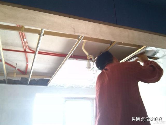吊顶扣板多少钱一平方（卫生间吊顶装防水石膏板还是铝扣板）