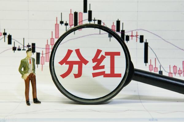 中國人壽保險一年交多少錢（中國人壽每年交1萬）