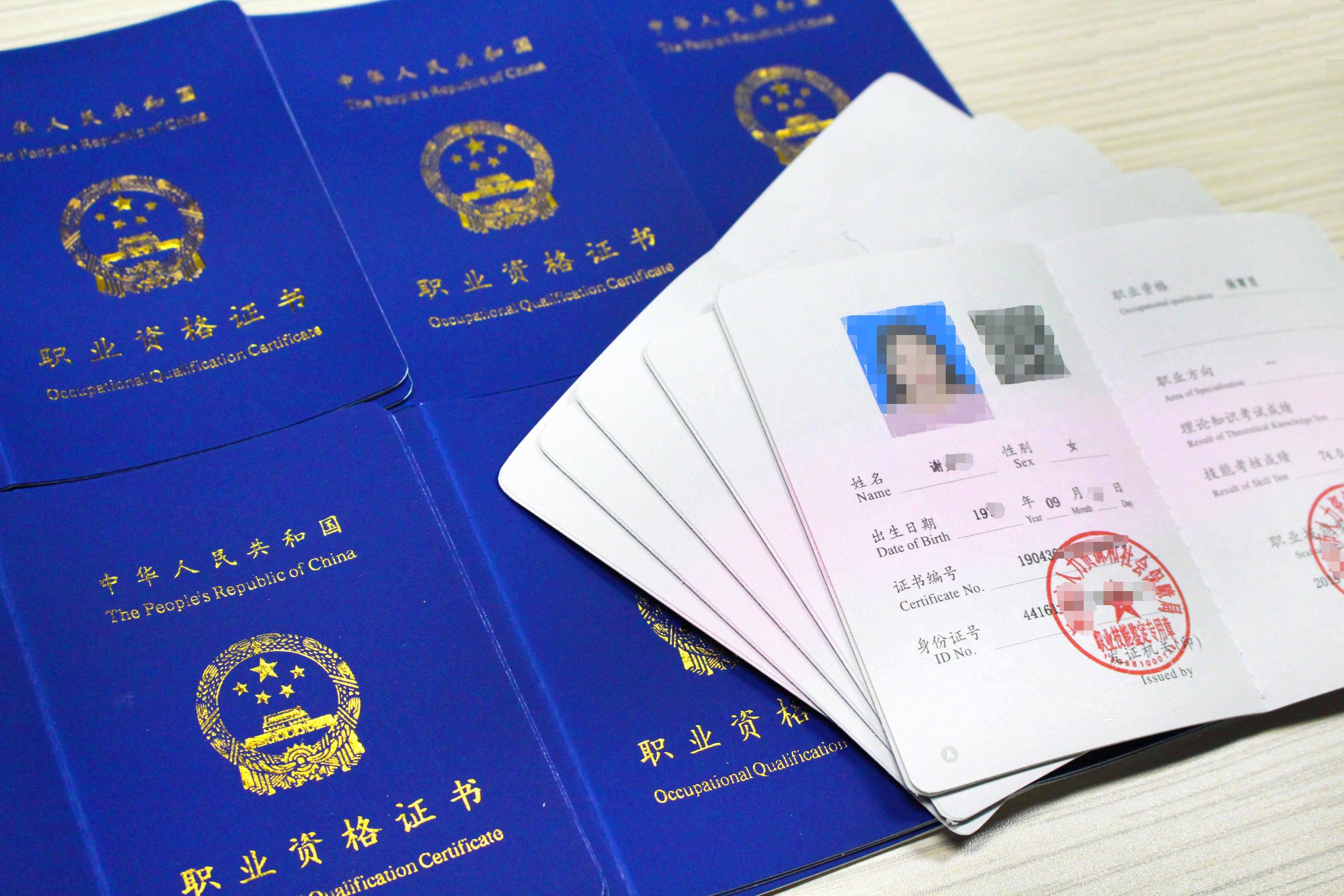 报考保育员多少钱（2022保育员证还可以报考吗）