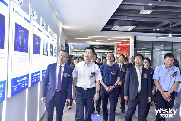 浪潮铸远开启产教融合新篇章，浪潮铸远公司厦门分中心剪彩仪式隆重举行